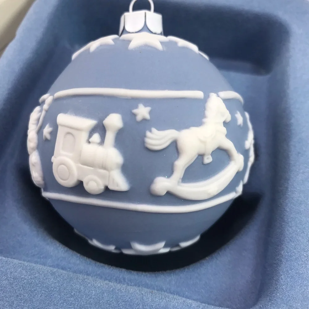 Hallmark WEDGWOOD Holiday Parade Ornament 2007 Limited Quantity